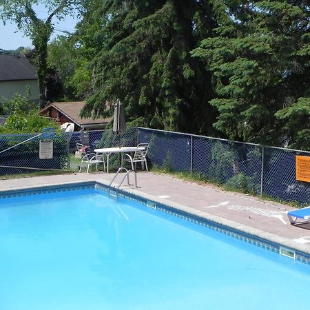 Merland Park Cottages And Motel Picton Kültér fotó